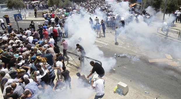 Gerusalemme, polizia vieta ingresso alla spianata delle moschee: 3 palestinesi uccisi negli scontri