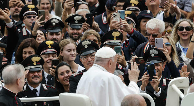 Papa Francesco ai Carabinieri: «Imparate da Salvo D'Aquisto» e dal suo esempio eroico e santo
