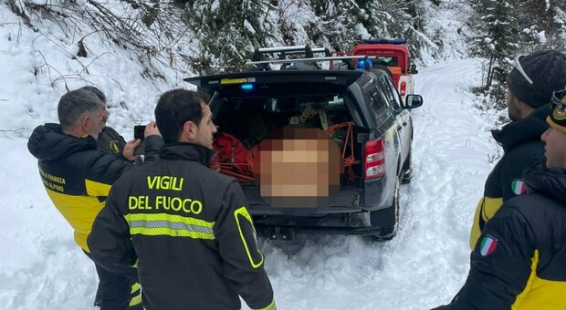 Manuela Spargi morta con l'auto nel lago, il carro funebre si perde nella bufera: autista quasi assiderato e funerale rinviato