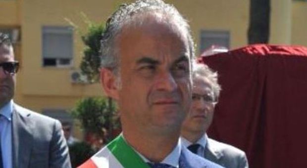 Caserta, si dimettono 17 consiglieri comunali: sfiduciato il sindaco Pio Del Gaudio