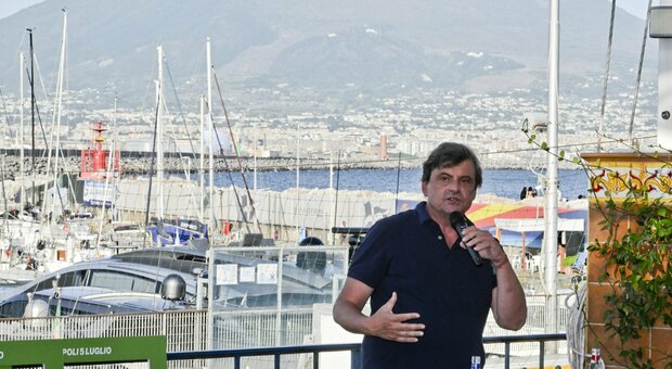 Napoli, Calenda presenta il suo libro: «Renzi e il Pd? Disponibile a discutere»