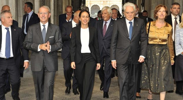 Il presidente della Repubblica Sergio Mattarella (a destra) e Azzurra Caltagirone, al fianco il direttore del Gazzettino Roberto Papetti