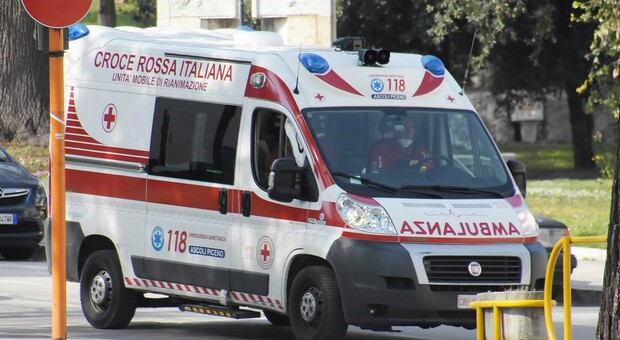 Ambulanze sull'Ascoli-Mare, schizzano i costi del carburante: l'Ast paga 3,6 milioni di euro