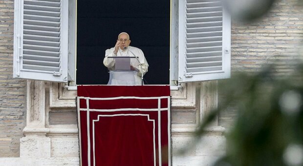 Papa Francesco teme il Natale consumista: «Basta sprechi, vicini a chi soffre»