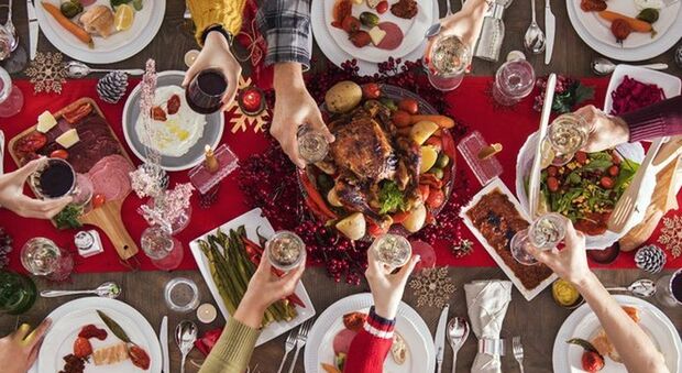 Natale, le regole per non ingrassare: dalla pasta ai dolci al vino. E niente digiuno prima dei cenoni