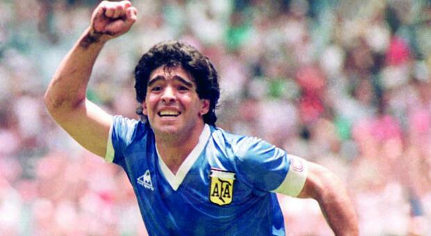 Maradona, il gioco delle due maglie: «Non è quella la camiseta all'asta»