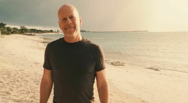 Bruce Willis, diagnosticata la demenza frontotemporale. «Causa problemi nel comportamento e nel linguaggio»