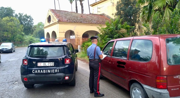 Licola, pregiudicato con obbligo di soggiorno sorpreso per strada dai carabinieri: arrestato