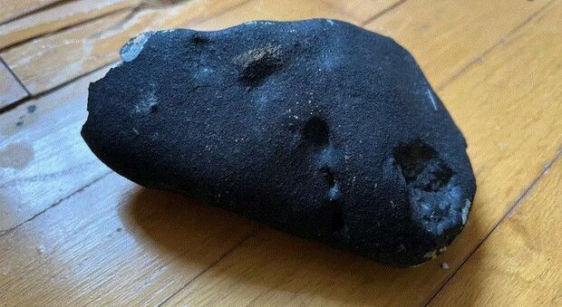 Meteorite precipita su una casa negli Usa. L'ipotesi incredibile: «È della cometa di Halley, ha più di 2mila anni»