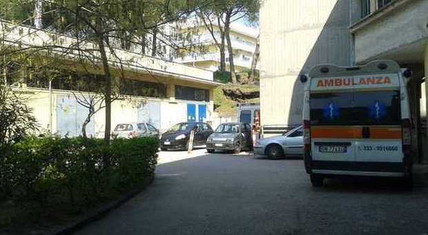 Torre del Greco: 35enne rumena partorisce in auto all'esterno del pronto soccorso
