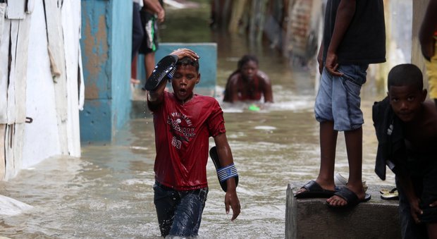 Usa, il tifone Matthew minaccia Sud Carolina e Florida: un milione di persone a rischio evacuazione. Ad Haiti 7 morti