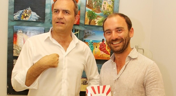 Luigi de Magistris con Lorenzo Marsili, coautore con Yanis Varoufakis del libro "Il terzo Spazio". Newfotosud Giacomo Di Laurenzio