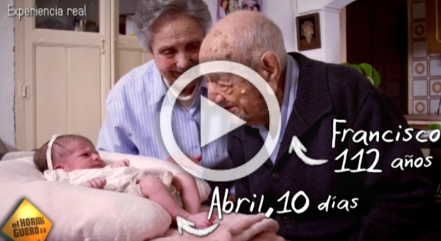 Il nonno ultracentenario e il consiglio di vita che dà alla neonata -Guarda