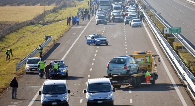 Tamponamento choc tra sindaci in autostrada: tutti feriti