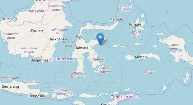 Terremoto, forte scossa di 6.8 in Indonesia: è panico, revocato l'allarme tsunami