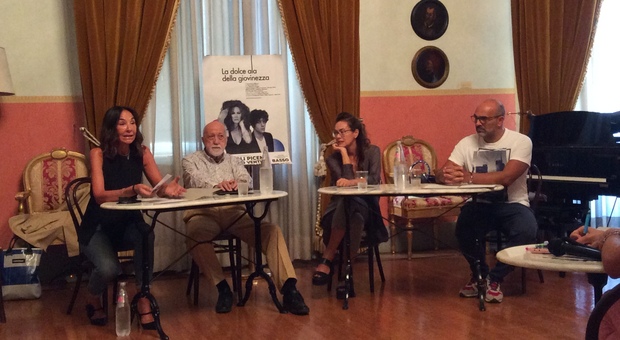 Al centro il regista Pier Luigi Picci e l'attrice Elena Sofia Ricci ieri alla presentazione della prima nazionale ad Ascoli