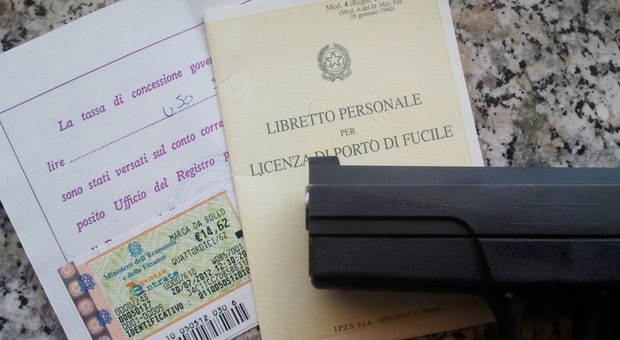 Pesaro, allarme sicurezza: rilasciato più di un porto d'armi al giorno