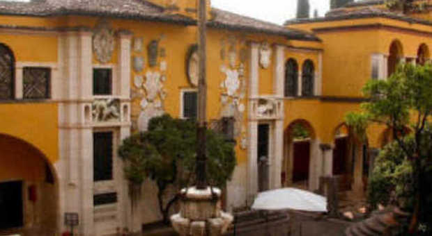 Villa Adriana, che D'Annunzio acquistò chiamandola Il Vittoriale degli italiani