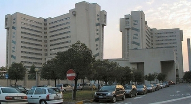 Incendio e paura in ospedale: trasferiti sei pazienti nella notte