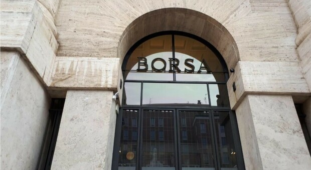 Borsa, a Milano crollano le banche dopo la tassazione sugli extraprofitti