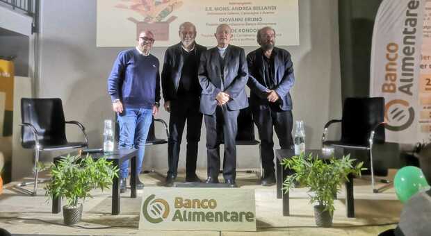 Il vescovo Bellandi, il Presidente Fondazione Banco Alimentare Bruno, il poeta Rondoni, il Direttore Banco Alimentare Campania Tuorto