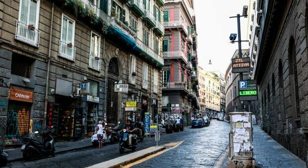 Napoli, via Mezzocannone