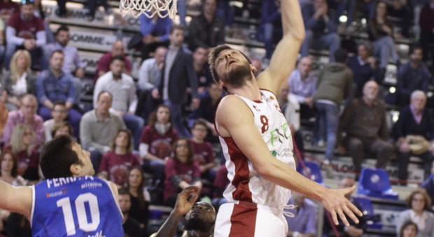 Basket playoff: Ferentino resiste al recupero di Roseto e vince gara-1
