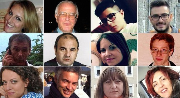 Scontro treni in Puglia, la rabbia dei parenti delle vittime in ospedale: «Assassini»