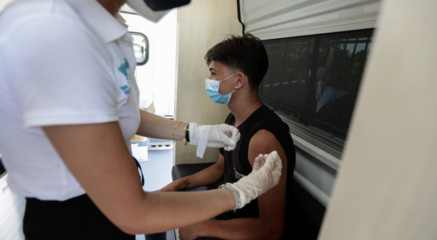 Vaccini Covid a Caserta, la sfida: 70% di immunizzati entro settembre