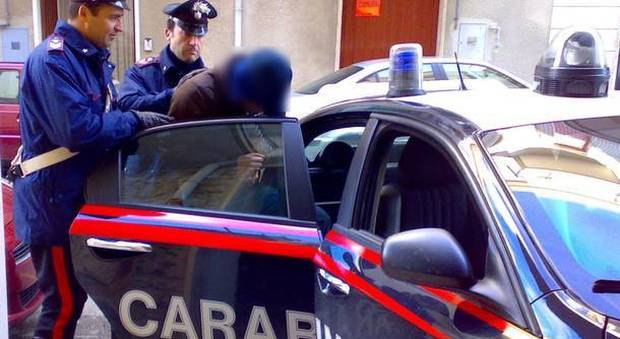 "Dammi 5mila euro o getto l'acido in faccia a tuo figlio": arrestato 25enne