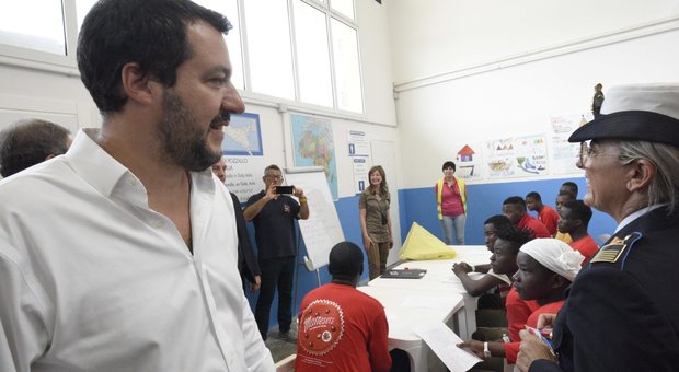 Pescolanciano, incendiato stabile per migranti. Il sindaco: «Clima di terrore, Salvini ci aiuti»