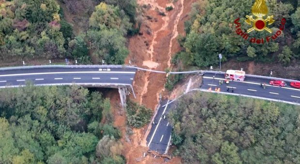 Viadotto crollato, 15mila metri quadri di fango ancora in bilico
