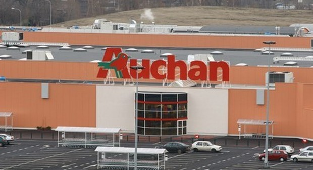 Licenziato per furto di viti da 2,90 euro: il tribunale obbliga Auchan a riassumere caporeparto