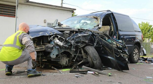Un'immagine del violento incidente stradale di Badia Polesine