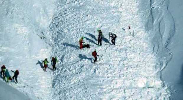 Morto lo sciatore travolto dalla slavina in un fuori pista