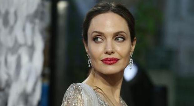 Angelina Jolie e la pandemia: «I figli? Impari a crescere insieme a loro»