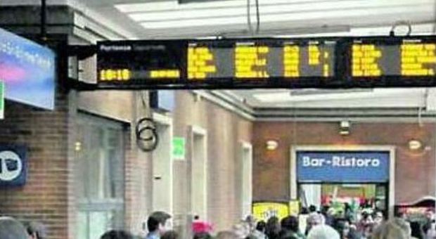 Orte, nuovi guai: pendolari infuriati, soppressa la corsa di un treno