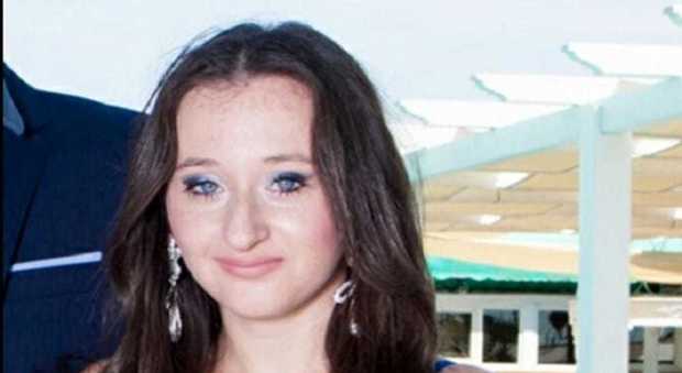 Rosa, scomparsa nel Napoletano a 15 anni: ora indaga anche l'antiterrorismo
