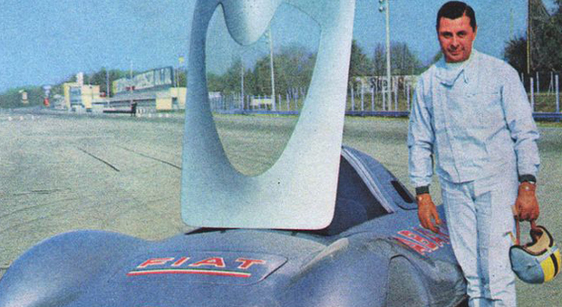 Mario Poltronieri nel 1960 nella veste di pilota su una Fiat Abarth 1000