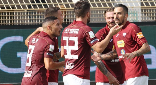 Serie B, Benevento beffato dall'Entella (1-1), il Pordenone resiste a Verona in 9. Poker del Trapani. Vola la Salernitana