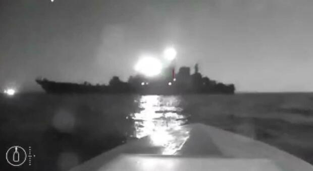 Un drone marittimo colpisce il fianco di una nave russa nel Mar Nero