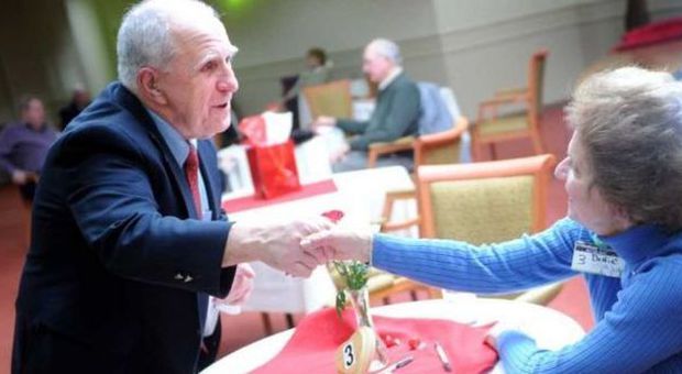 Usa, esplode la "Speed dating" mania tra gli anziani: "Hanno dai 70 ai 90 anni"