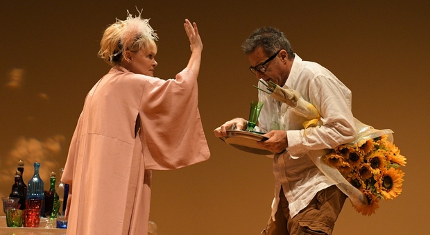 Chiara Noschese e Luca Barbareschi in scena al Teatro Manzoni di Milano