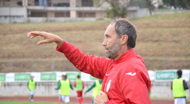 L'allenatore Simone Pazzaglia dell'Urbania