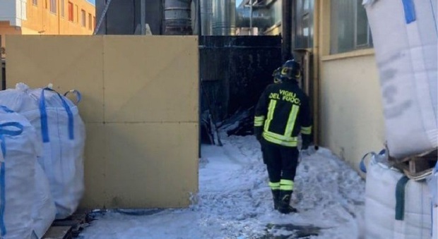 Pesaro, risveglio con incendio a Villa Fastiggi: fumo dalle finestre e sirene dei pompieri nel centro abitato