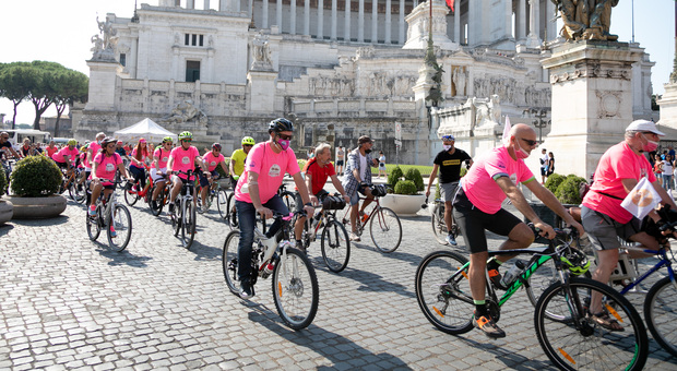 Tumore al seno, il 2 ottobre "Bicinrosa": la ciclopedalata dedicata alla prevenzione