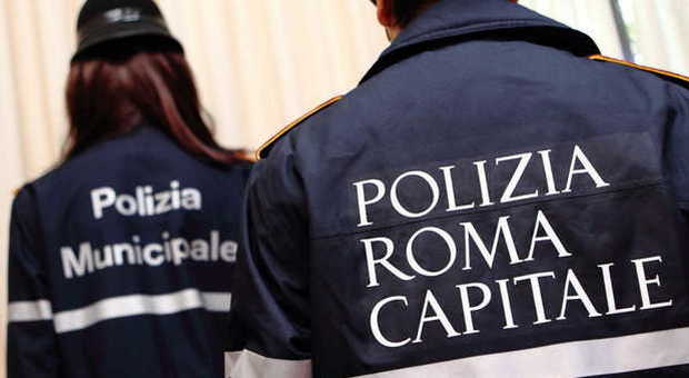 Roma, molesta la collega in servizio: «devi venire a letto con me»: arrestato vigile del I gruppo
