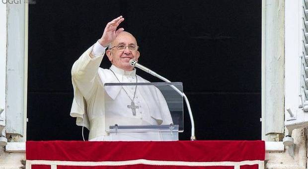 Papa Francesco lancia appello all'Europa: «Basta naufragi e tragedie nel Mediterraneo»