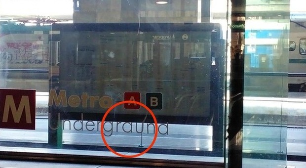 "Undergraund", l'imbarazzante traduzione di Metro alla stazione Termini di Roma