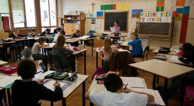 Scuola, stangata sui libri a Roma: prezzi su del 10 per cento, fino a 600 euro per il liceo